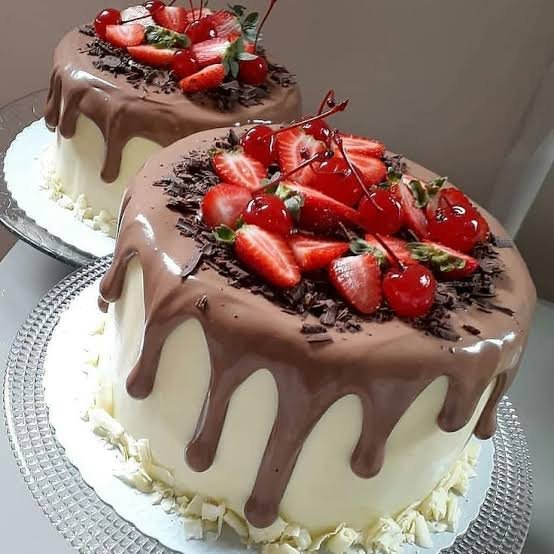 Bolo com chantilly com ganache